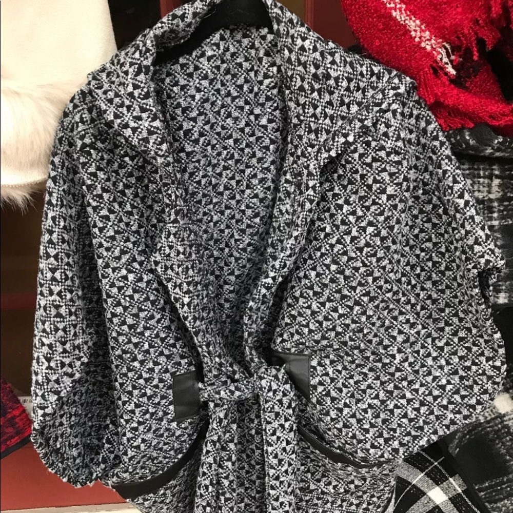 Black and white wrap